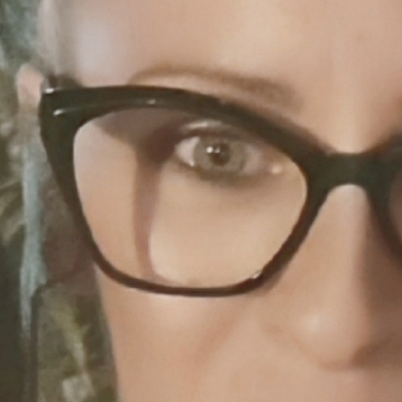 Meet your posher, Jenn. - Picture 2 of 3